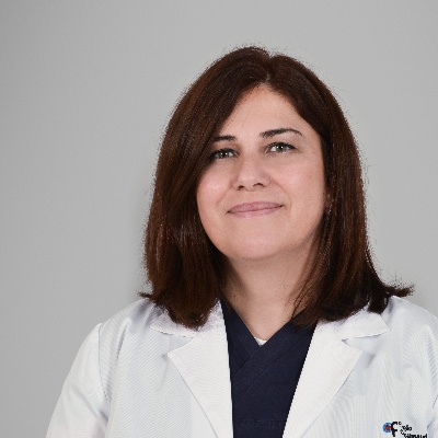 Alexandra Cruz, MÉD.